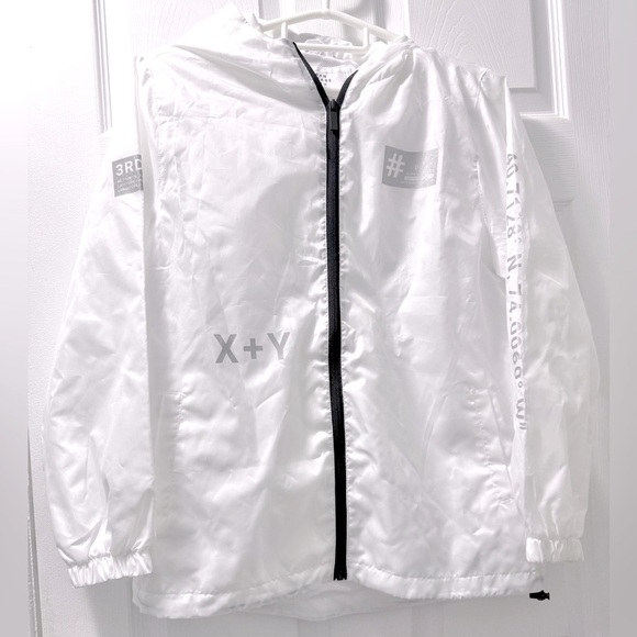 NWOT Urban Heritage White and Black Jacket - Size Youth 14 Women’s 6 or Medium - Picture 1 of 12